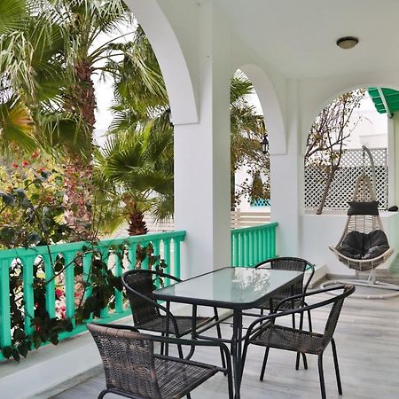 Kamari Beach Houses With Balcony And Garden Dış mekan fotoğraf