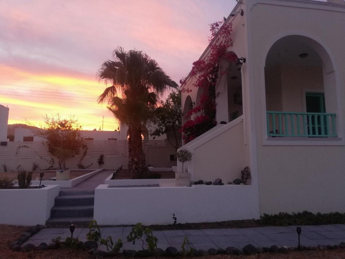 Kamari Beach Houses With Balcony And Garden Dış mekan fotoğraf
