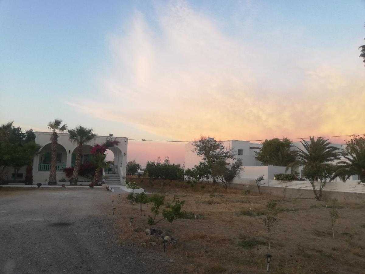 Kamari Beach Houses With Balcony And Garden Dış mekan fotoğraf